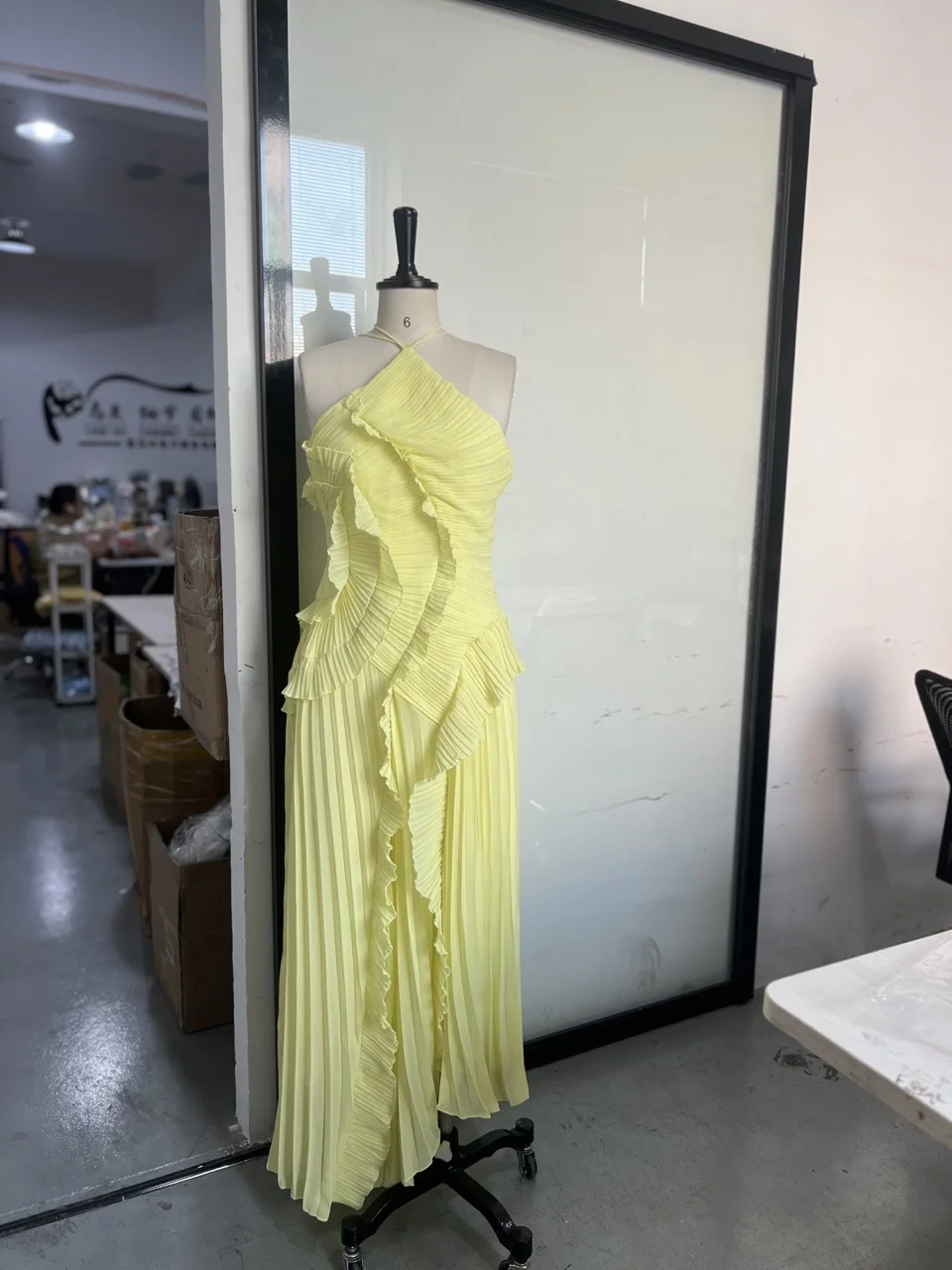 Chic pleated halter neck long vacation dress high quality