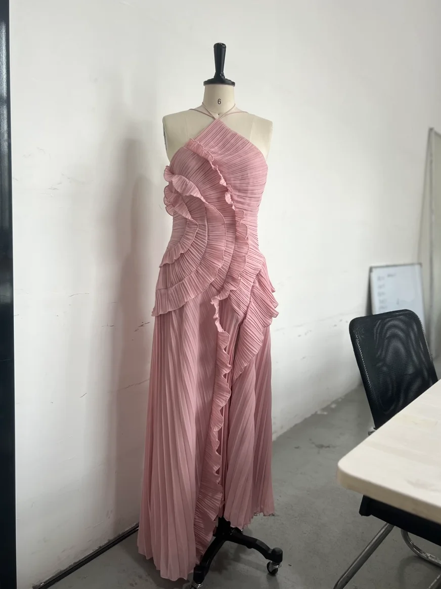 Chic pleated halter neck long vacation dress high quality