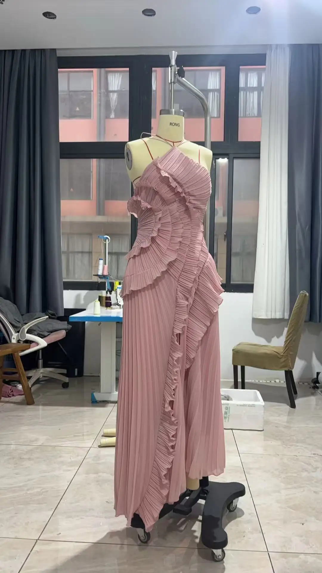 Chic pleated halter neck long vacation dress high quality