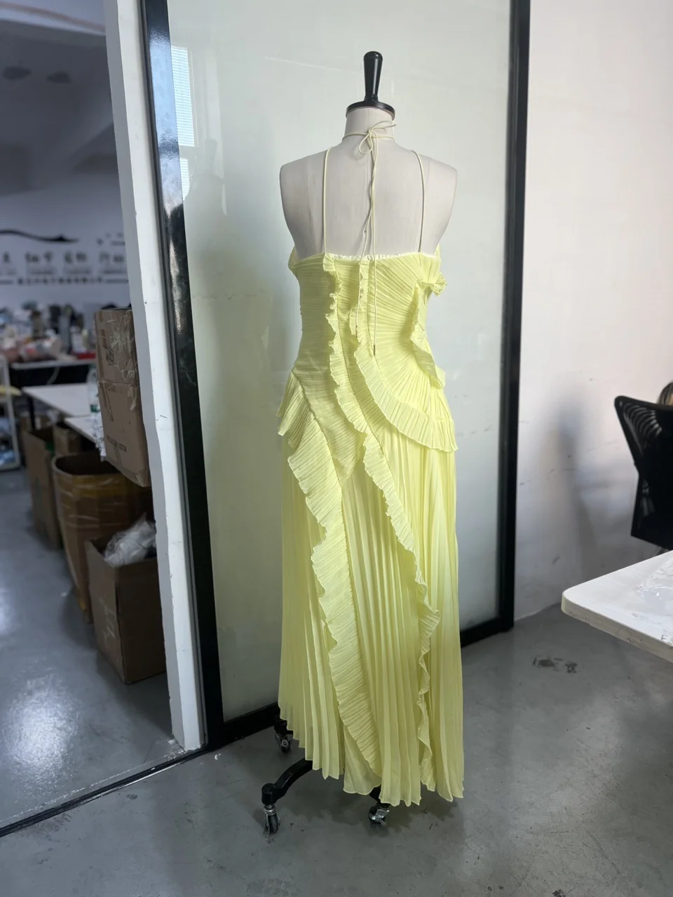 Chic pleated halter neck long vacation dress high quality