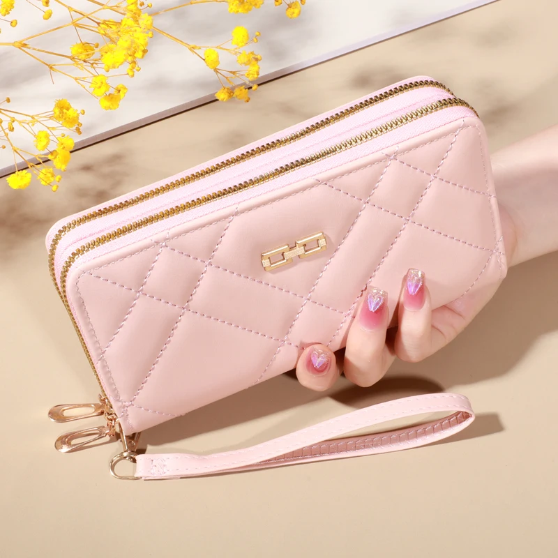 Chic Quilted Long Wallet for Women - Secure Zipper, Multiple Card Slots, Phone Compartment - Versatile Clutch for Every Occasion Chic Quilted Long Wallet for Women - Secure Zipper, Multiple Card Slots, Phone Compartment - Versatile Clutch for Every Occasion